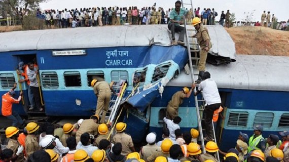انحراف قطار از خط ۲۴ نفر را کشت