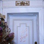 با شعارهای مرگ بر انگلیس سفارت‌های ایران و انگلیس بازگشایی شدند