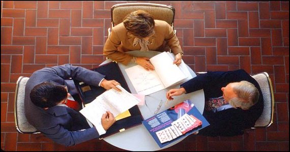 بازارگردان کیست؟