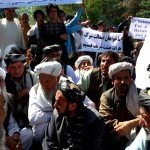 خرابی بزرگ‌راه هرات چشت معترضان را به دفتر والی کشاند