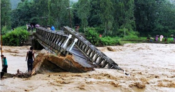 سیلاب در هند جان ۱۰۰ نفر را گرفت