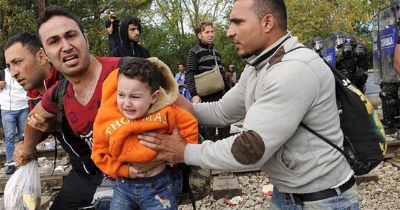 پناه‌جویان از سد پولیس مقدونیه گذشتند