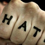 چگونه تنفر در والدین رشد می‌کند و بر کودکان اثر می‌گذارد