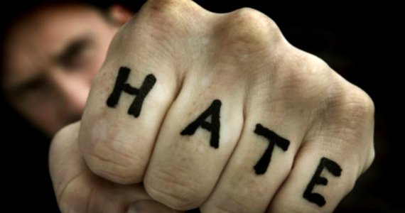 چگونه تنفر در والدین رشد می‌کند و بر کودکان اثر می‌گذارد