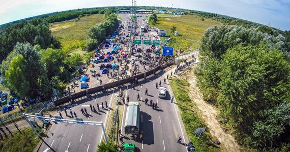 مجارستان باریکه‌ای از مرزش را باز کرد