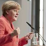 مرکل: به اعتراضات علیه مهاجران نپیوندید