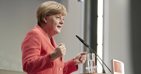 مرکل: به اعتراضات علیه مهاجران نپیوندید