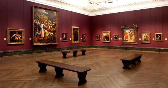 بنیاد مستضعفان ایران تابلوهای هیتلر را به نمایش می‌گذارد