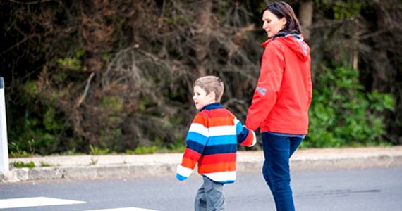 چگونه اعتماد به نفس کودکانمان را افزایش دهیم؟