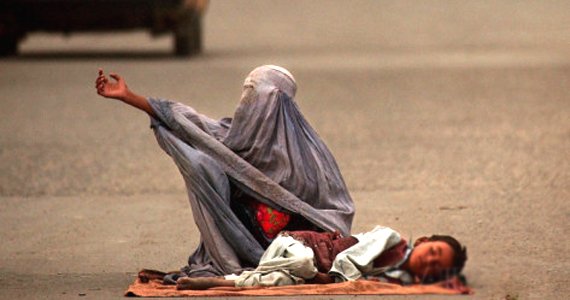 وزارت اقتصاد: از هر ۳ نفر یک نفر توان درآمد نان خشک برای خود را ندارد