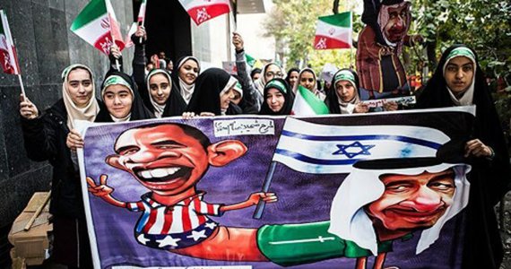 ایرانی‌ها پرچم‌های امریکا و عربستان را به آتش کشیدند