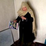 زینب کریمی، زن ۵۰ ساله ای که به ۵۰۰ زن دو روستا سواد آموخت