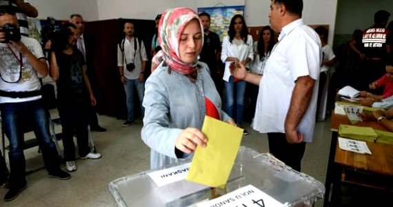 مردم ترکیه امروز به‌پای صندوق‌های رأی‌دهی رفتند