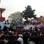 معترضین درصدد عبور از دیوارهای ارگ هستند