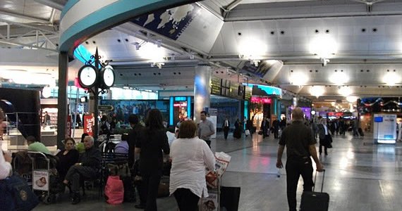 بامداد امروز فرودگاه استانبول شاهد یک انفجار بود