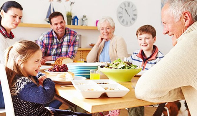 به این دلایل با خانواده غذا بخورید