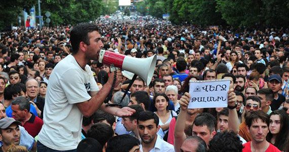 مردم ارمنستان خواهان برکناری رییس‌جمهورشان شدند