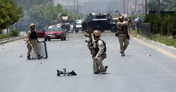 مهاجمان انتحاری تاکنون با نیروهای امنیتی در قندهار می‌جنگند