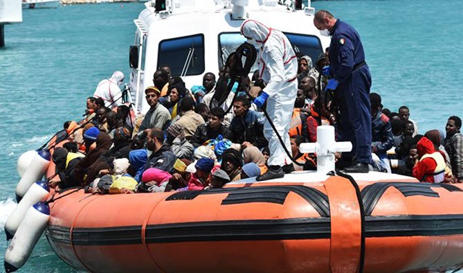 اتحادیه اروپا: مشکل پناه‌جویان در افغانستان و سوریه است نه در اروپا