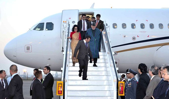 حامد کرزی رهسپار چین شد