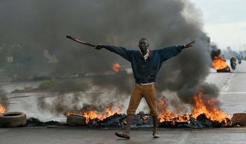 حمله تهاجمی در پایتخت بورکینافاسو ۲۰ کشته و ۱۵ زخمی برجا گذاشت