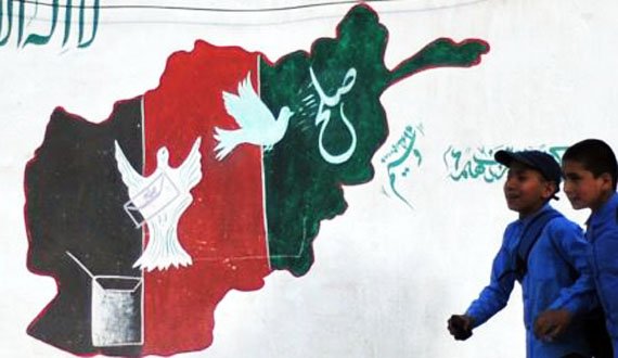 سیاسیون افغان و پاکستانی سرگرم یافتن راه‌حل صلح در کشور هستند