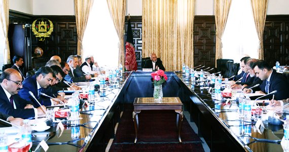 شکایت والیان در حضور رییس‌جمهور از افزایش افراد مسلح غیرمسئول