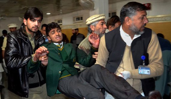 مهاجمان به یک دانشگاه در پیشاور حمله کردند