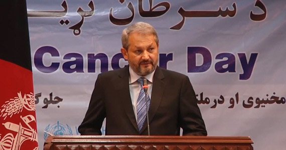 وزیر صحت عامه از یک معتاد ویروس” اچ آی وی” گرفت