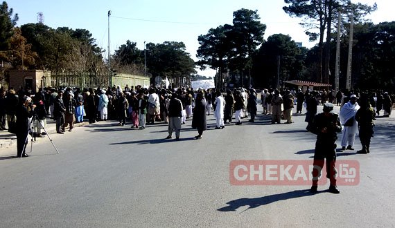 باشندگان گذره دست به تجمع اعتراضی زدند