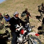 دوستم با موتور سایکل کوه به کوه به دنبال طالبان