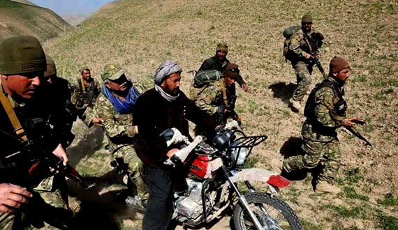 دوستم با موتور سایکل کوه به کوه به دنبال طالبان