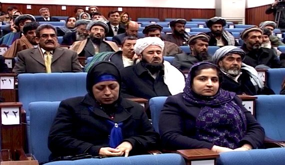 سناتوران: وزرا چرا استعفا می‌دهند؛ پول یا زور