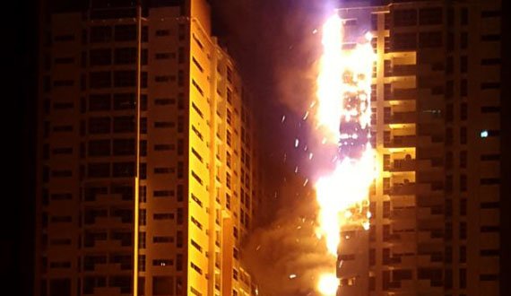 برج بلند منزلی در امارات آتش گرفت