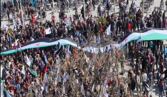 تظاهرات کنندگان در سوریه خواهان انقلاب شدند