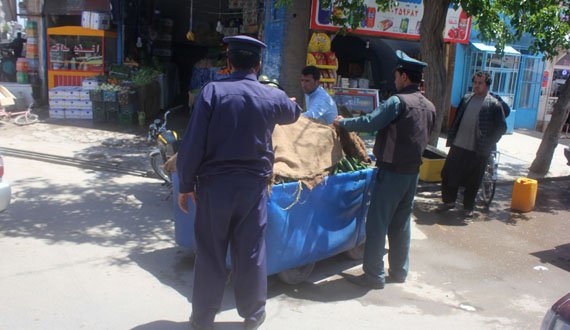 شهرداری هرات عملیات جمع آوری دست فروشان را آغاز کرد