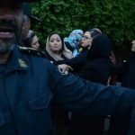 پولیس ایران از شمع افروزی برای ستایش قریشی جلوگیری کرد