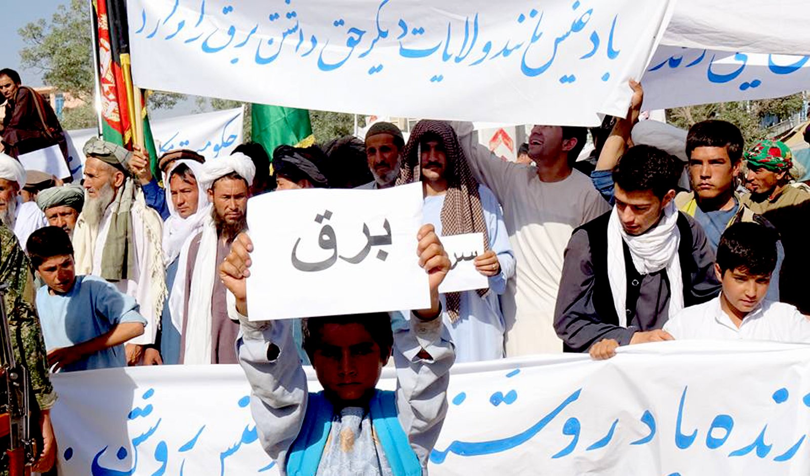 بادغیسیان دروازه‌های اداره‌های فوایدعامه و برشنا را بستند