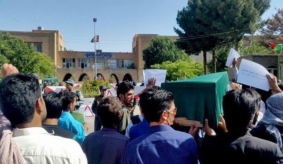 “قاتلان باید مجازات شوند”