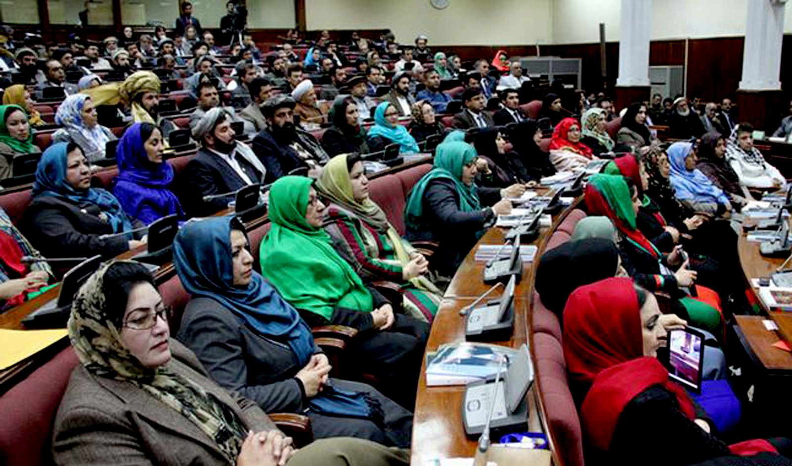 یک روز بحث بی‌نتیجه در مجلس