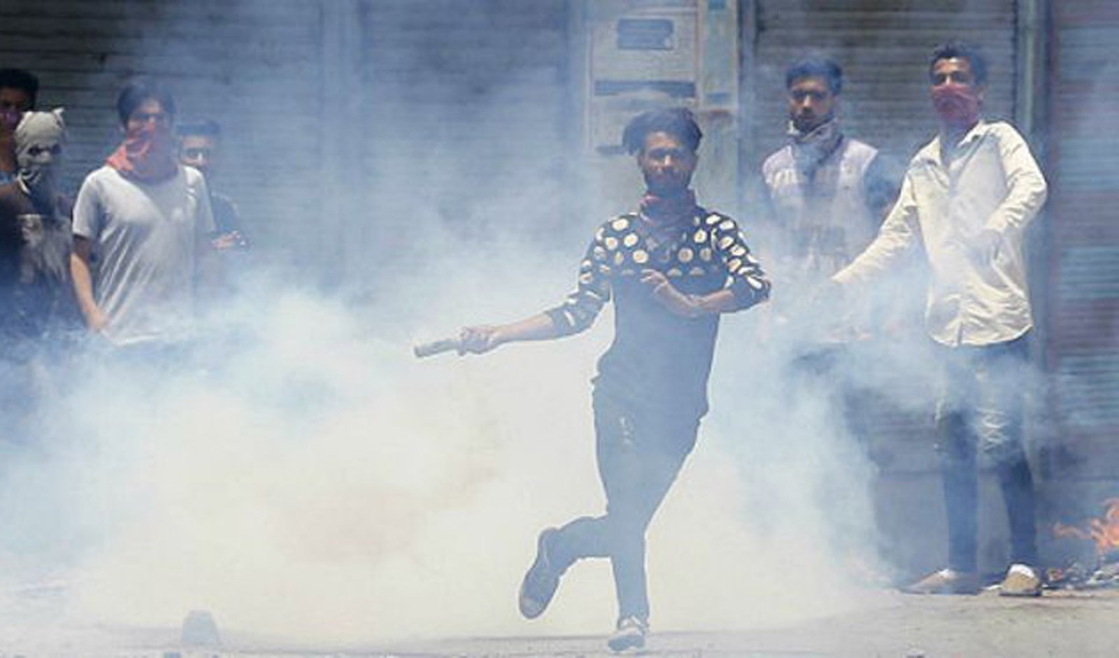 کشمکش در کشمیر همچنان جریان دارد