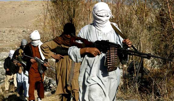 طالبان در بادغیس جان یک نظامی افغان را گرفتند