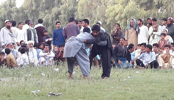 جوانان فراه برای دوری از مواد مخدر کشتی می‌گیرند