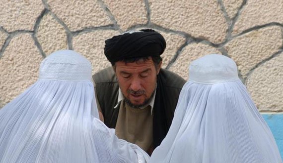 در شهر هرات ۱۰۰۰ جادوگر و تعویذنویس کسب وکار می‌کنند