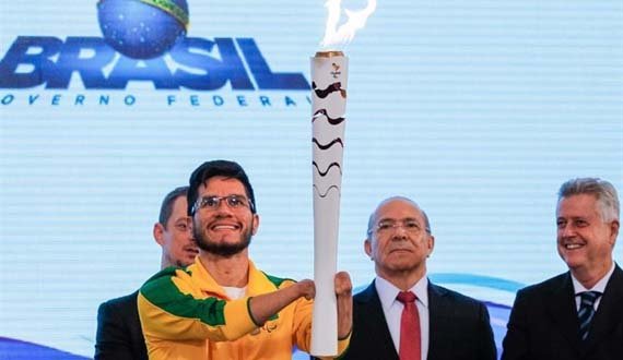 مشعل پار المپیک در راه رسیدن به ریودوژانیرو
