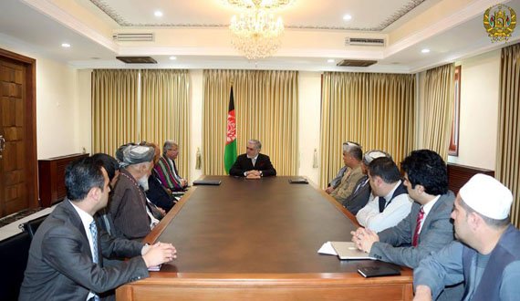 دیدار داکتر عبدالله با نمایندگان پارلمان و بزرگان قومی در قصر سپیدار