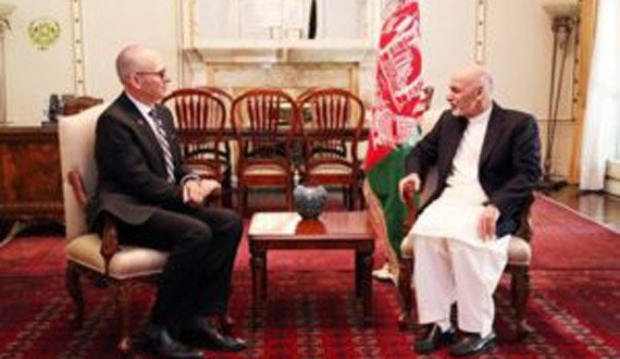 اشرف غنی اعتماد نامه سفرای جدید دانمارک و کانادا را پذیرفت