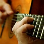 آموزش گیتار برای دختران در پایتخت