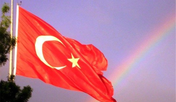 بازداشت یک روزنامه نگار مشهور ترک در ترکیه