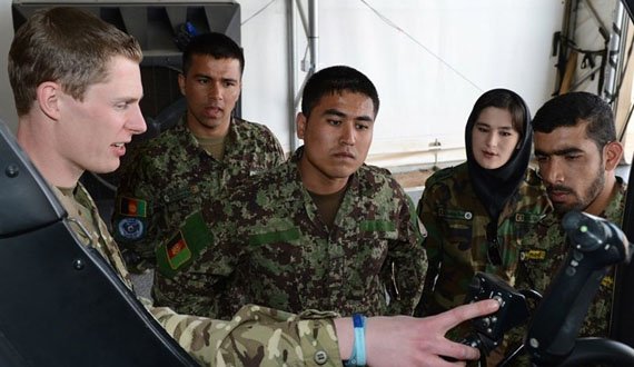 نیروهای افغان در بخش کنترل کننده‌های تاکتیکی جنگ از سوی ناتو آموزش می‌بینند
